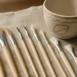 Pennelli per decorare la ceramica: guida pratica alle setole e alle forme più adatte